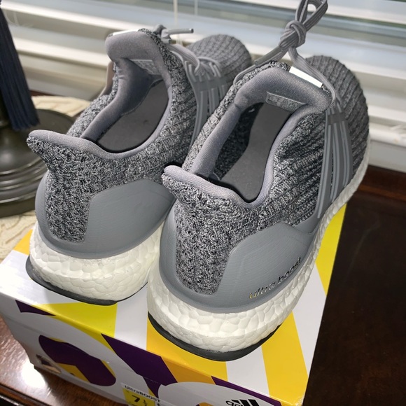 ADIDAS UNISEX ULTRABOOST RUNNING SHOE - Picture 7 of 8